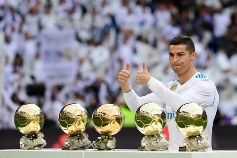 يحلق في الهواء ويتغذى على الأهداف.. ماذا قدم رونالدو قبل الـ 40؟